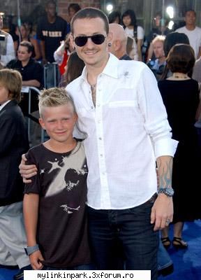 Copiii lui Chester - crawlin - Chester Bennington