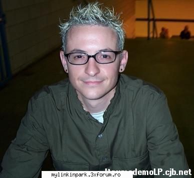 Lookurile lui Chester - crawlin - Caffe Bar Linkin Park