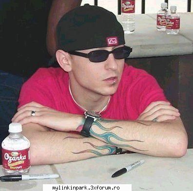 Lookurile lui Chester - crawlin - Caffe Bar Linkin Park