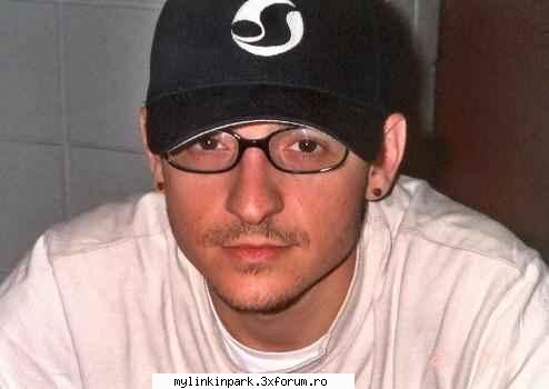 Lookurile lui Chester - crawlin - Caffe Bar Linkin Park