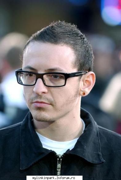 Lookurile lui Chester - e prea moomos:X:X:X - Caffe Bar Linkin Park